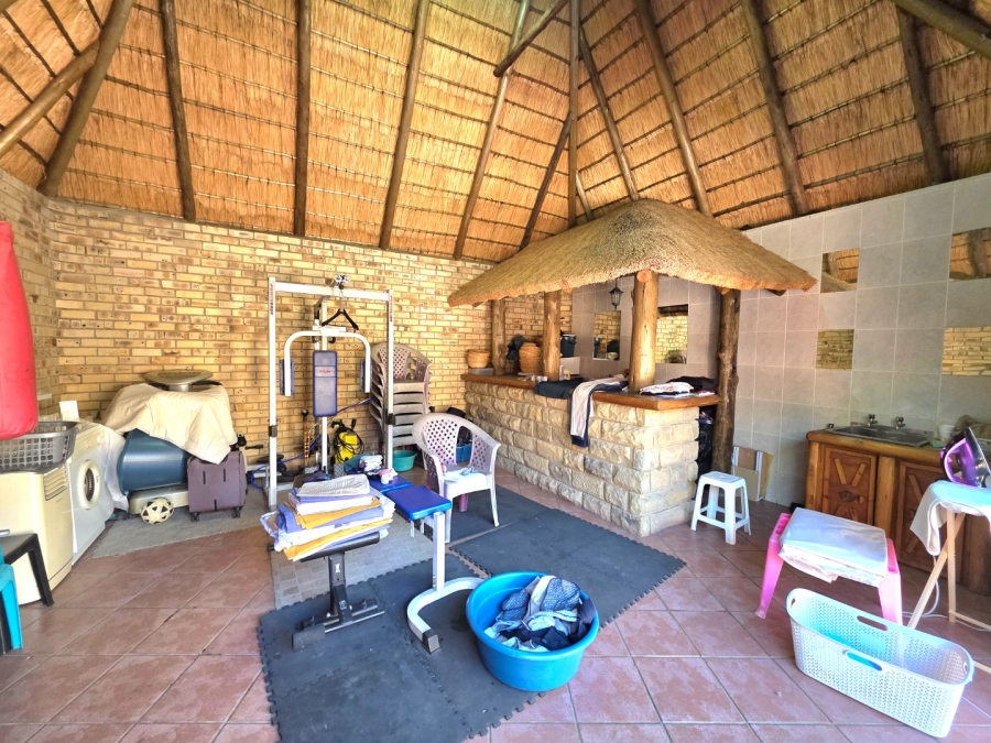 5 Bedroom Property for Sale in La Provance Free State